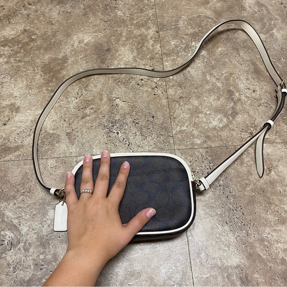 Coach Purse - Picture 4 of 4